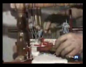 Miniatura di un antico telaio realizzato da Mastro Peppino